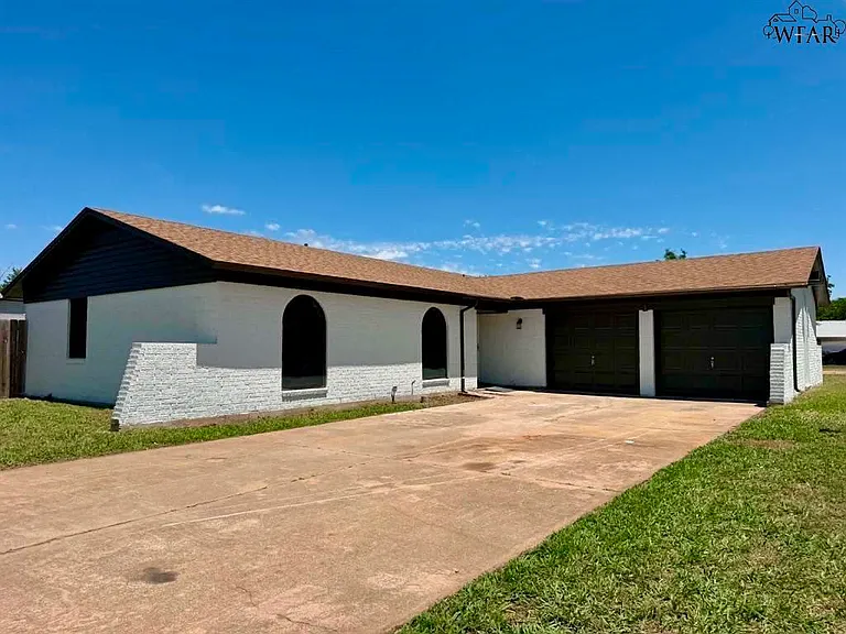 1 Brandy Ln — Photo 1