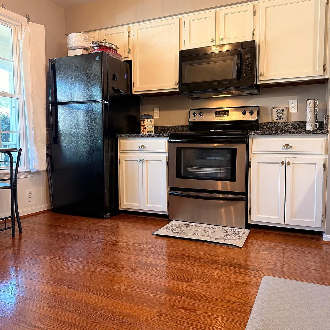 3 bed, 2.5 bath, 1928 sqft, $2,500 — Photo 4