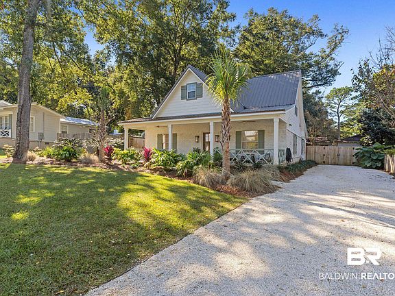 4th image of 208 Pecan Ave