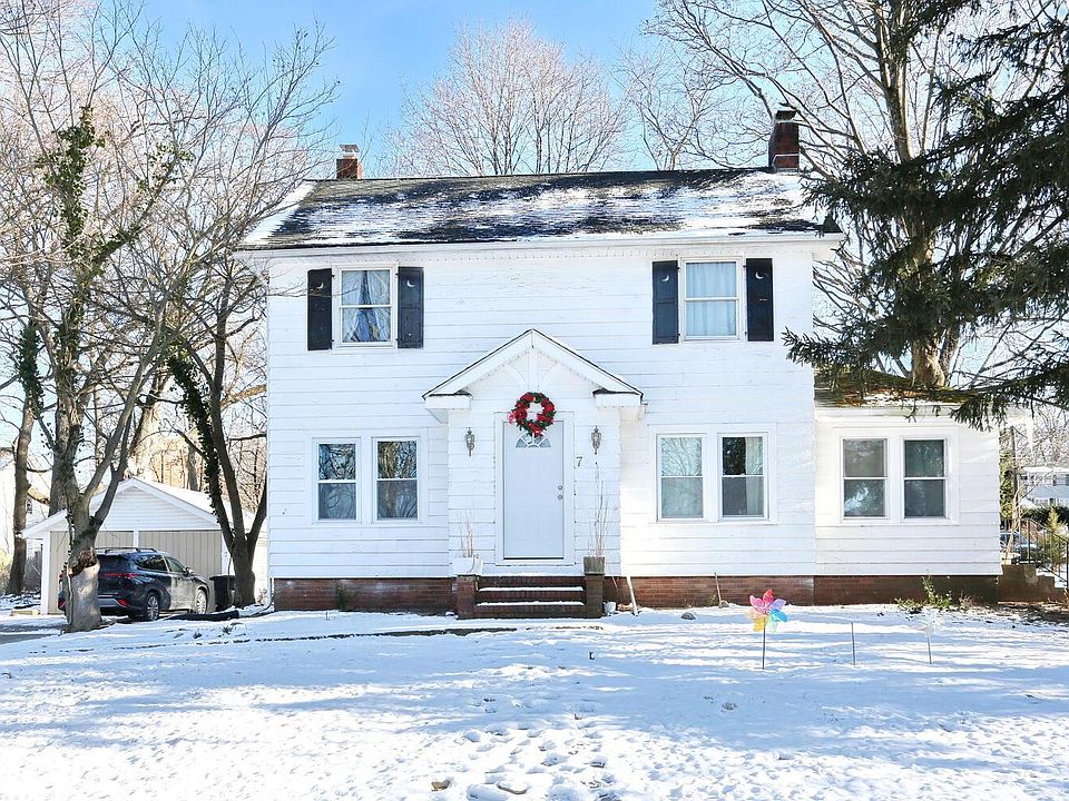 1st image of 7 Woodland Drive