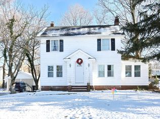 7 Woodland Dr, Suffern, NY 10901