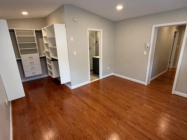 2632 N Sycamore St — Photo 11