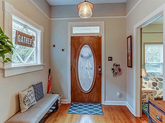 2nd image of 2066 Carr Ave