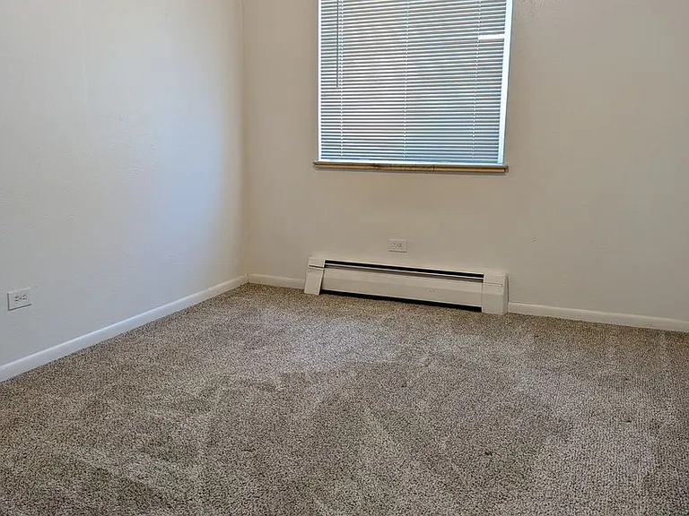 95 N Clarkson St Carolyn Arms Apartments — Photo 12