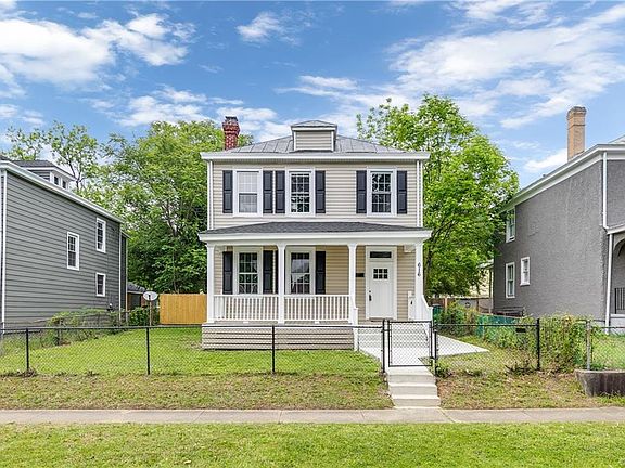 3rd image of 616 E Gladstone Ave