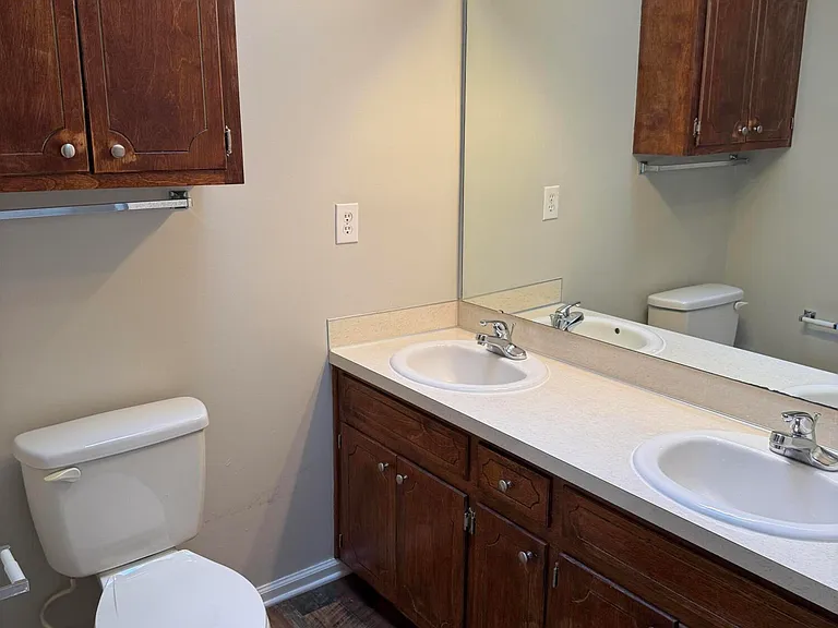 2355 Vineyard Dr #F2 — Photo 13