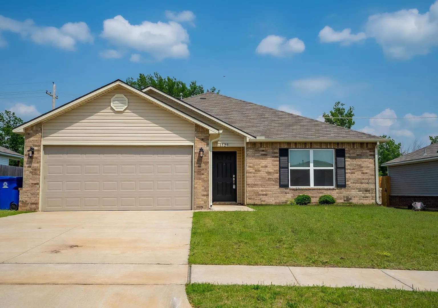 3 Bed | 2 Bath in Broken Arrow! — Photo 1