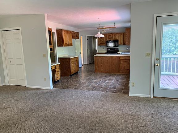 3rd image of 870 Woodview Dr