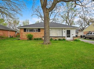 16 Apple Ln, Park Forest, IL 60466