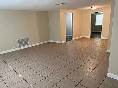 10908 Kingsbridge Rd — Photo 2