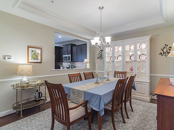 5th image of 3008 Bainbridge Dr