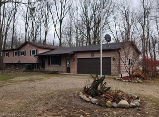 2584 E Norway Lake Rd, Lapeer, MI 48446