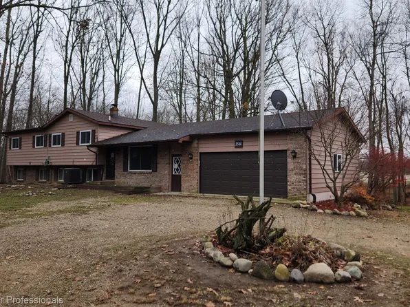 2584 E Norway Lake Rd, Lapeer, MI 48446