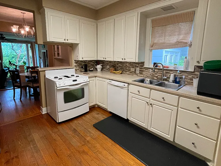 1506 Emerson St — Photo 6