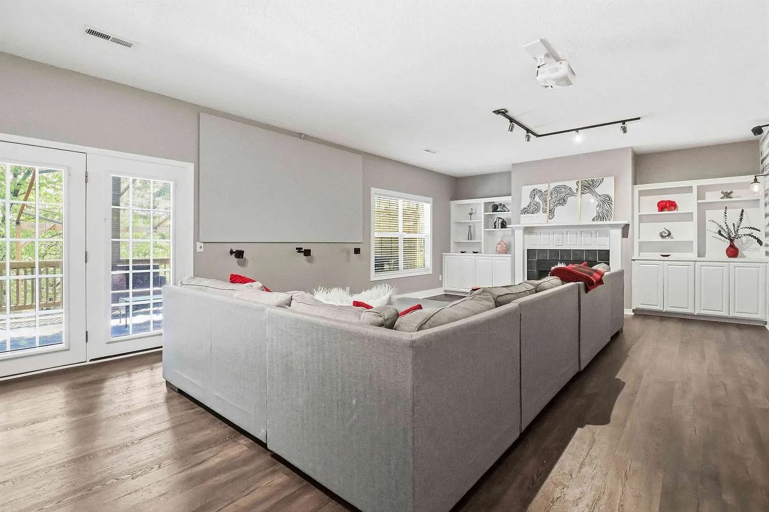 5 bed, 3.0 bath, 3713 sqft, $8,157 — Photo 3