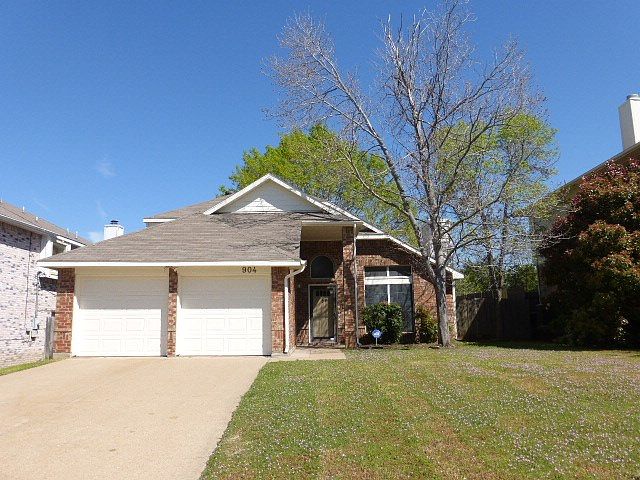 1st image of 904 Clover Hill Ln