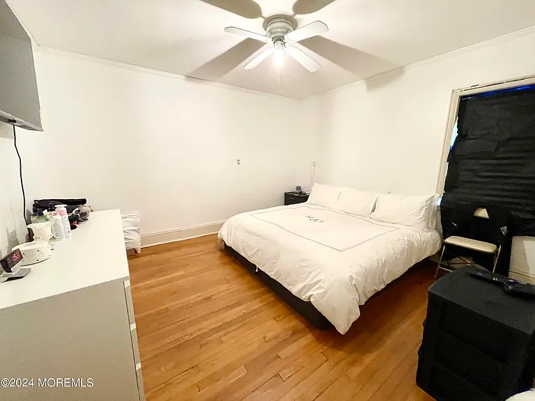 254 Lawrence Ave — Photo 9