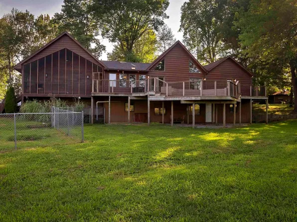 7664 Labrador Ln, Carbondale, IL 62902