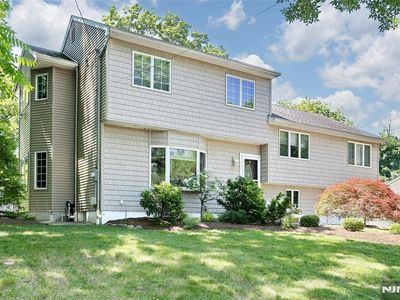 60 Harmon Dr, Paramus, NJ, 07652