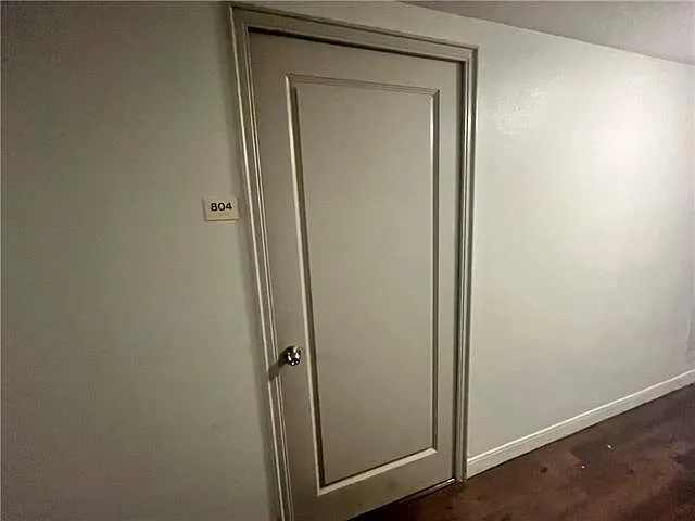 Studio, 1.0 bath, 400 sqft, $1,050 — Photo 2