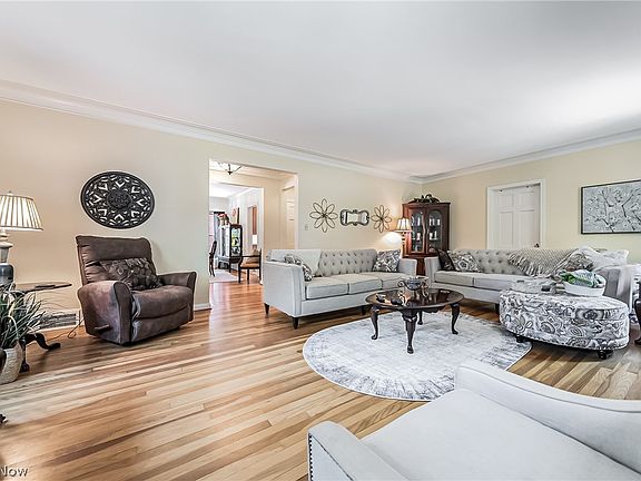 3rd image of 3806 Claridge Oval