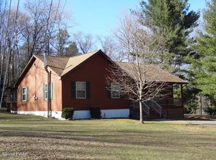 24 Meadows Dr, Hawley, PA 18428