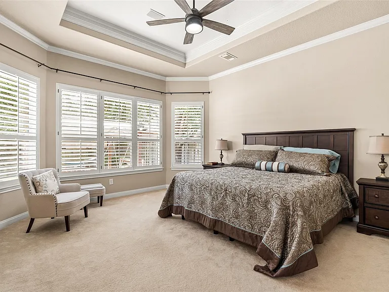 131 E Beckonvale Cir — Photo 12
