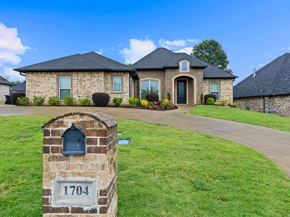1704 Riviera Dr, Longview, TX 75605