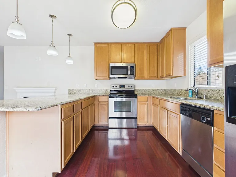 300 Glenwood Cir #273 — Photo 6