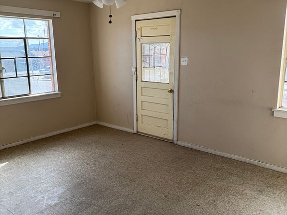 4th image of 1100 Huckleberry St
