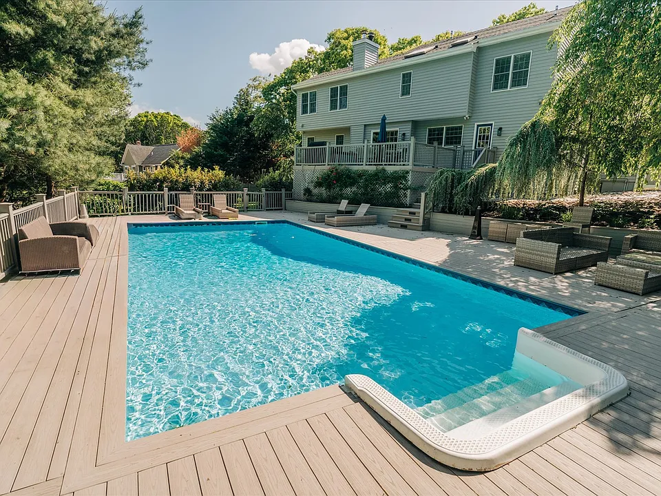 20 Stuart Ct