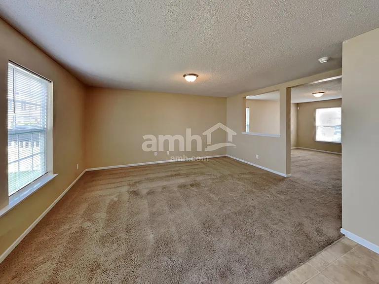 6804 Woodland Heights Dr — Photo 5