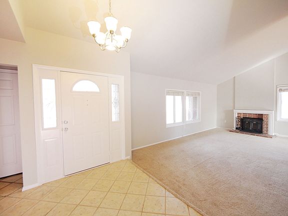 5th image of 204 W Meadowland Ln