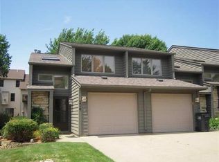 1716 Lynncrest Dr, Coralville, IA 52241