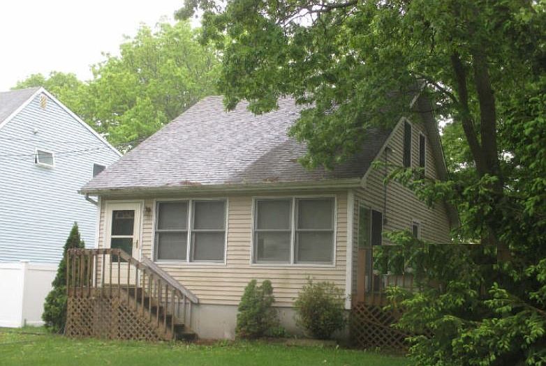 1st image of 8 Spruce St