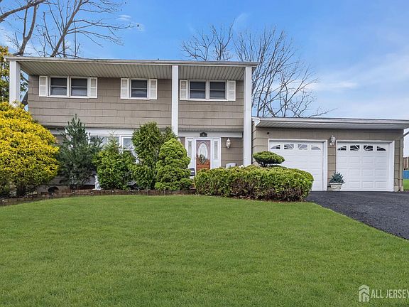 2nd image of 12 Avon Way