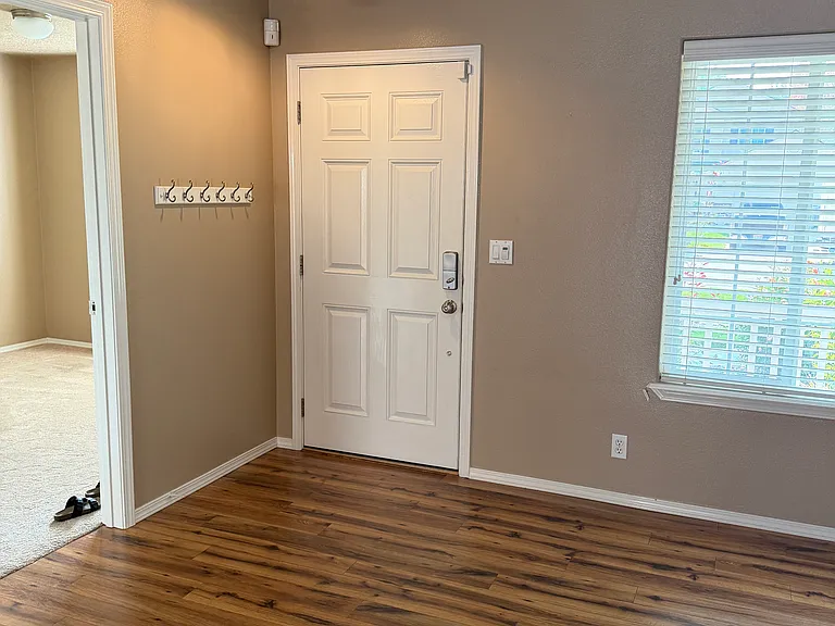 252 Archer Rd — Photo 2