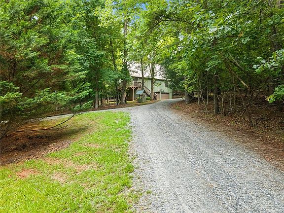 4th image of 318 Horseshoe Ln