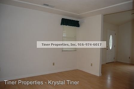 3rd image of 3633 Astoria St
