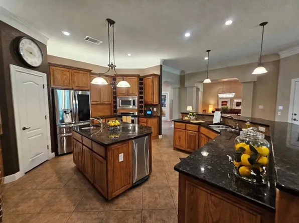 107 W Majestic Oak Ln, Georgetown, TX 78633