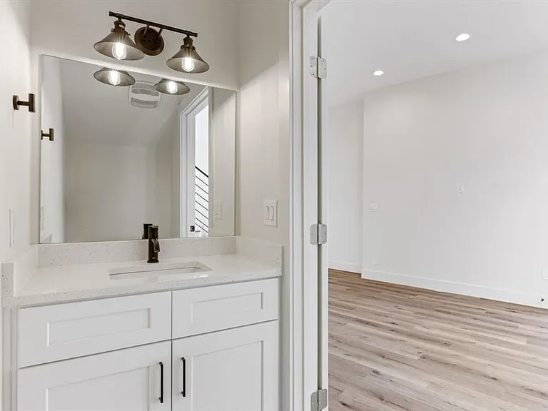 8507 Hathaway Dr — Photo 37