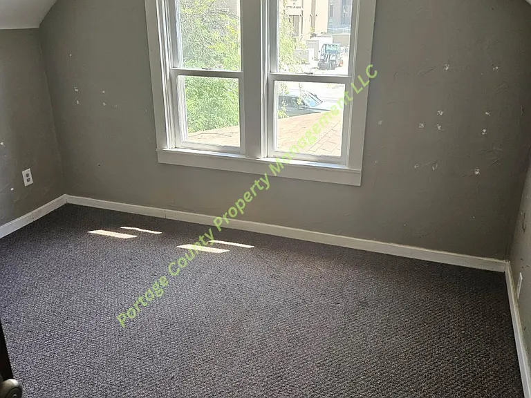 748 Isadore St — Photo 2