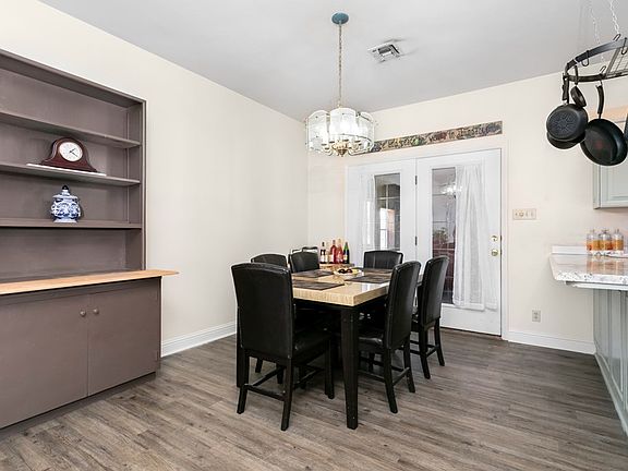 5th image of 702 Dawn Ln