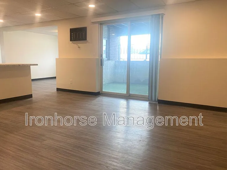 801 W Villard St #29 — Photo 4