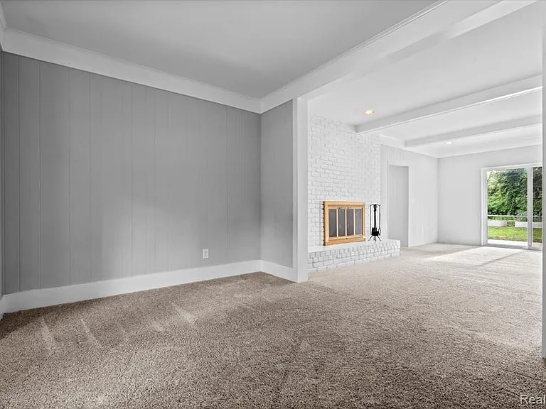 5476 Van Ness Dr — Photo 11