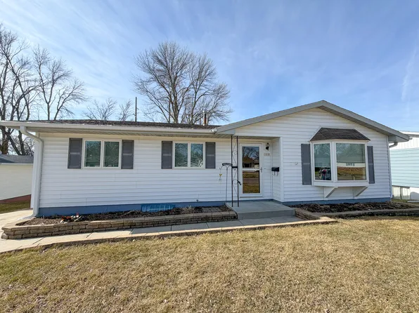 1818 Derdall Dr, Brookings, SD 57006