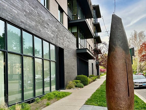 3rd image of 147 N Euclid Ave #404