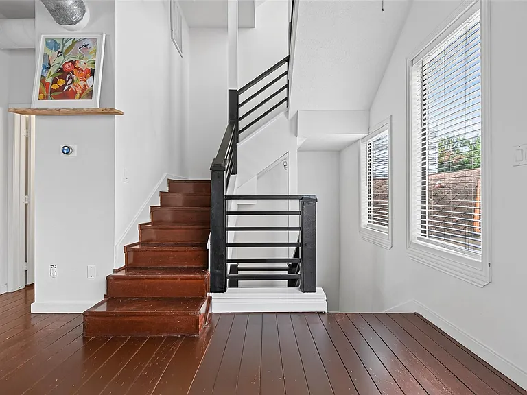708 W Clay St — Photo 7