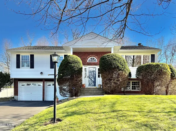 11 Petticoat Lane, Troy, NY 12180