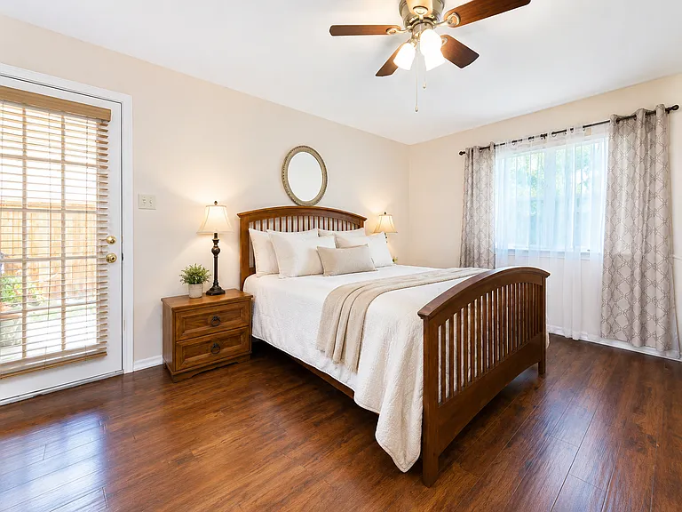 2217 Parkside Dr — Photo 4